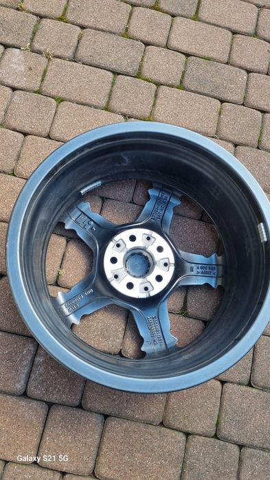 Sprzedam  NOWE  felgi   18