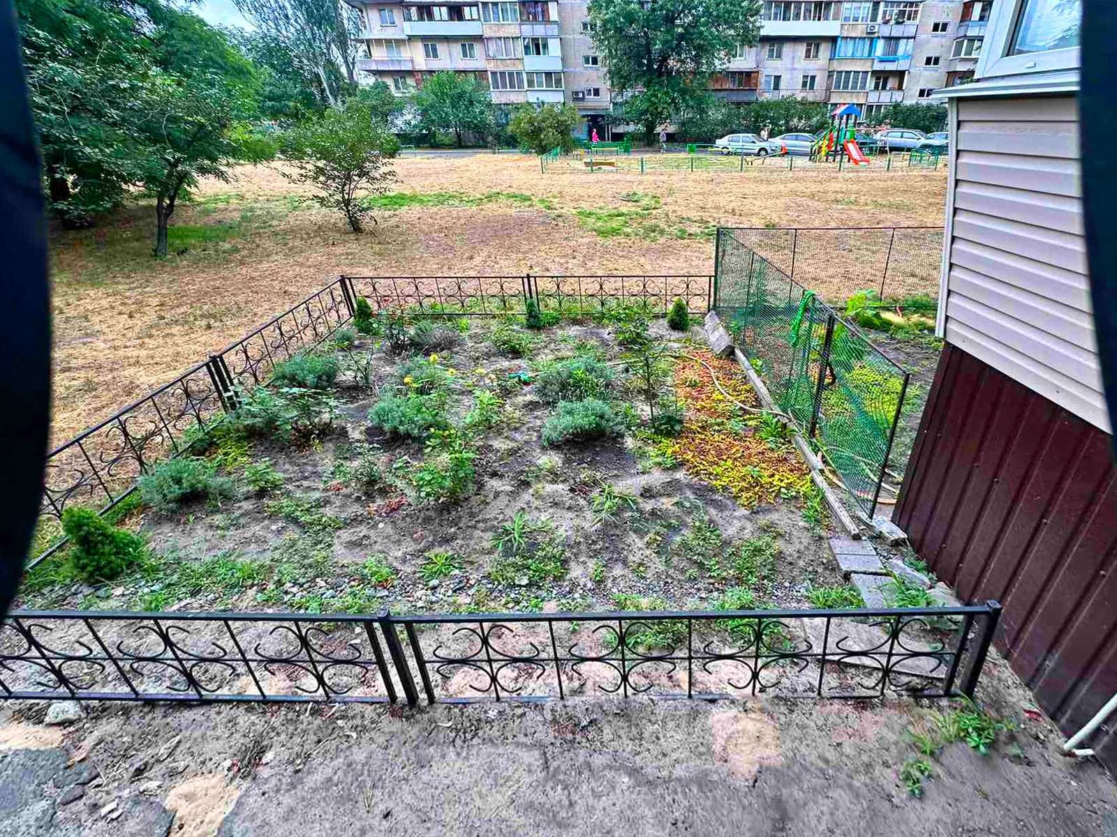 Продаж 2к, Мілютенка 9, Деснянський, метро Чернігівська, Лісова.