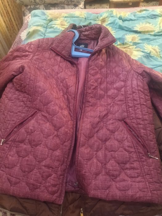 Легенька жіноча курточка