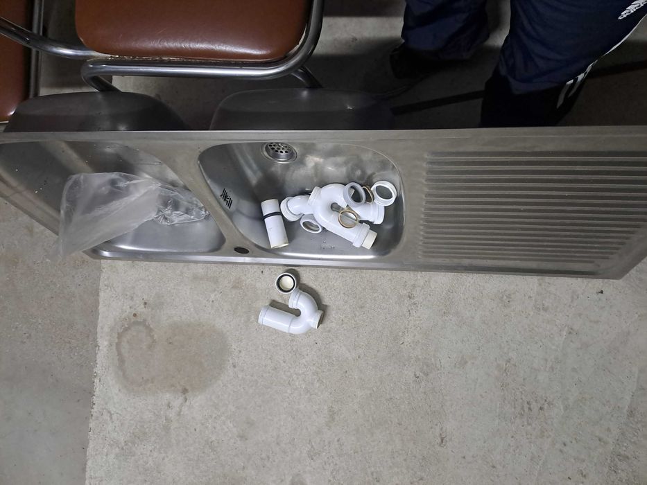 Lava loiça inox marca ROCA com sinfão e misturadoura