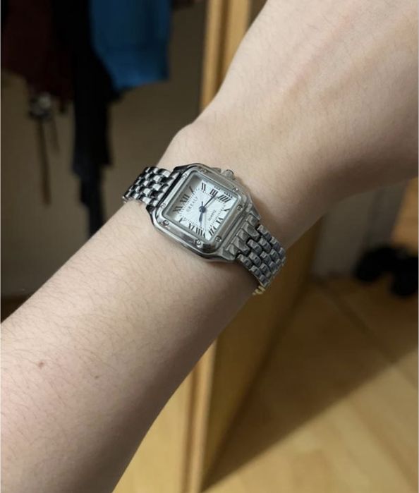Годинник жіночий в стилі Cartier