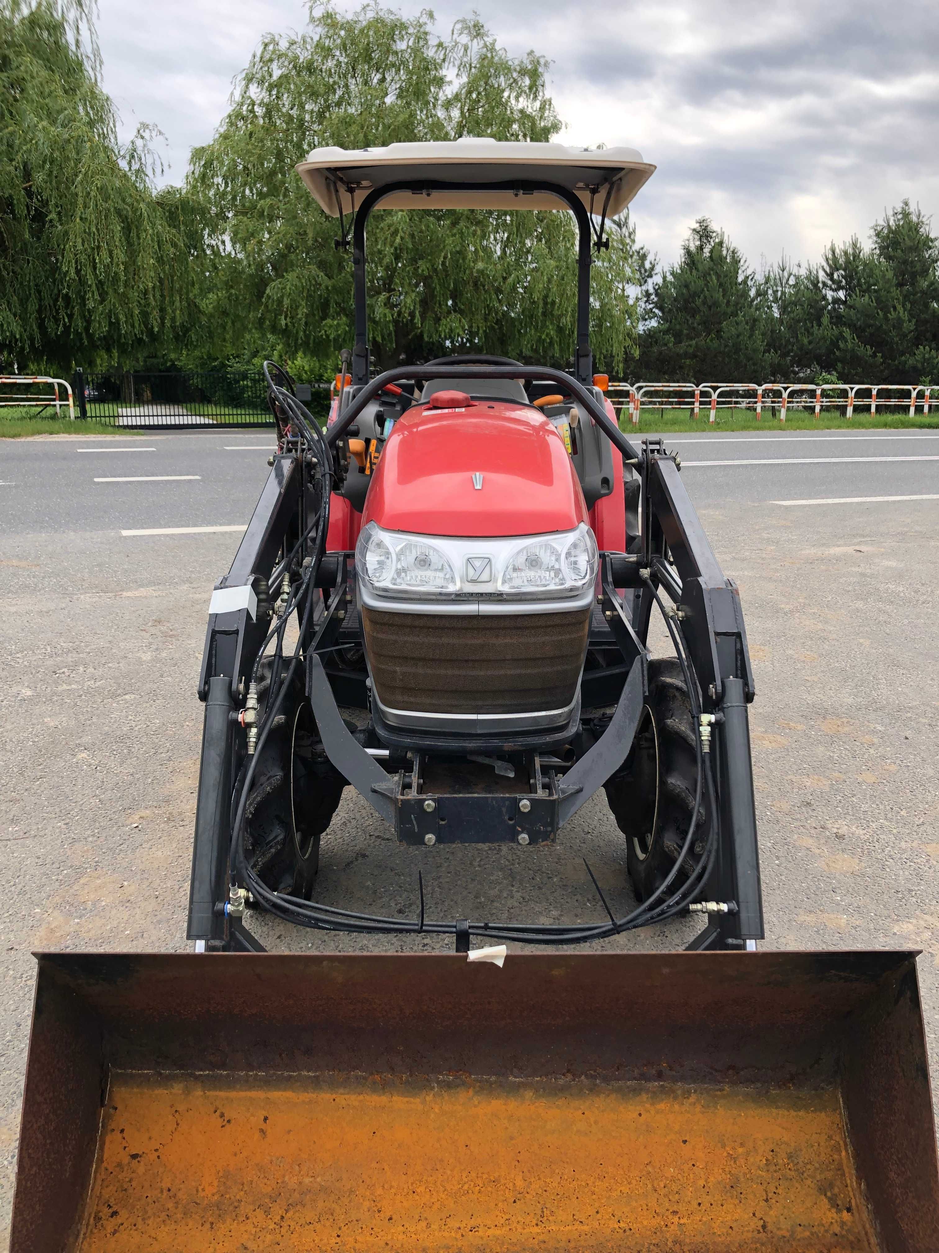 Traktorek Yanmar EF224 z ładowaczem czołowym