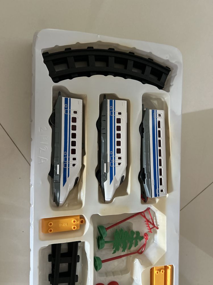 Pociąg kolejka elektryczna high speed express smiki