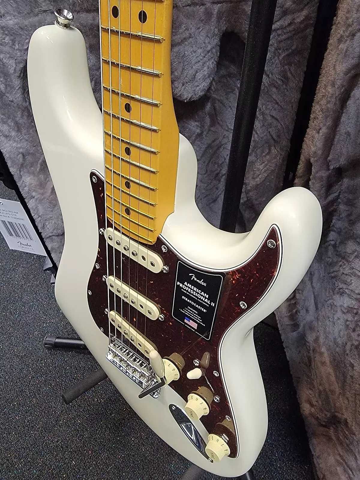Fender American Professional II Stratocaster Olympic White, Futerał