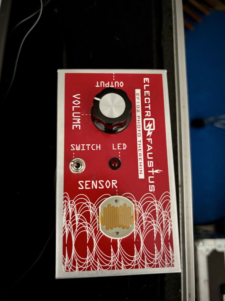 Electro faustus photo theremin ef102