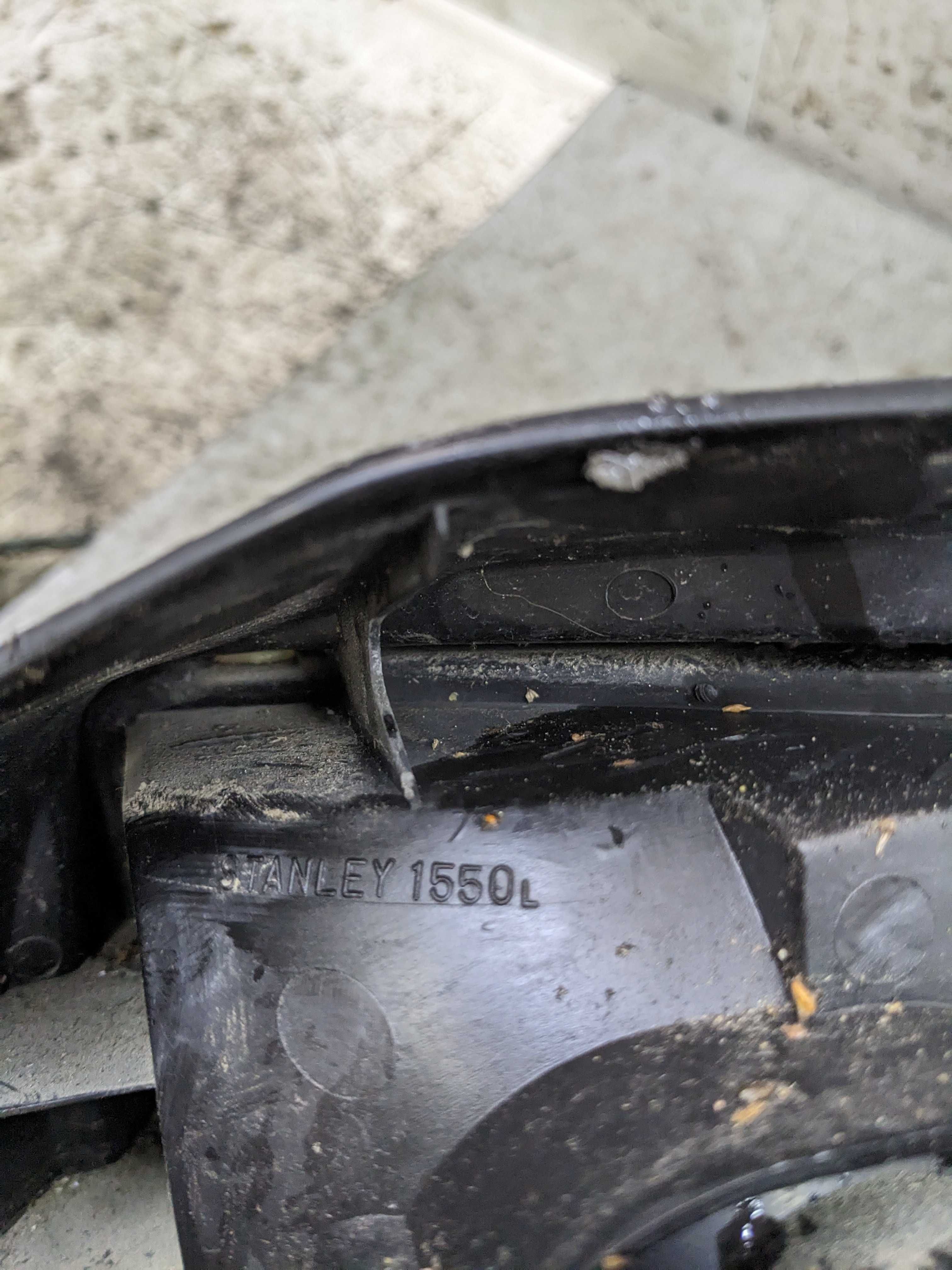 Mitsubishi Space Runner I Lampa Lewa Tylna Lewy Tył LT