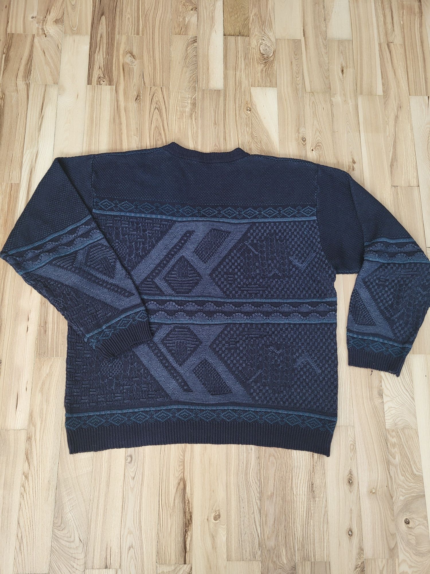 Granatowy sweter męski w serek Vintage