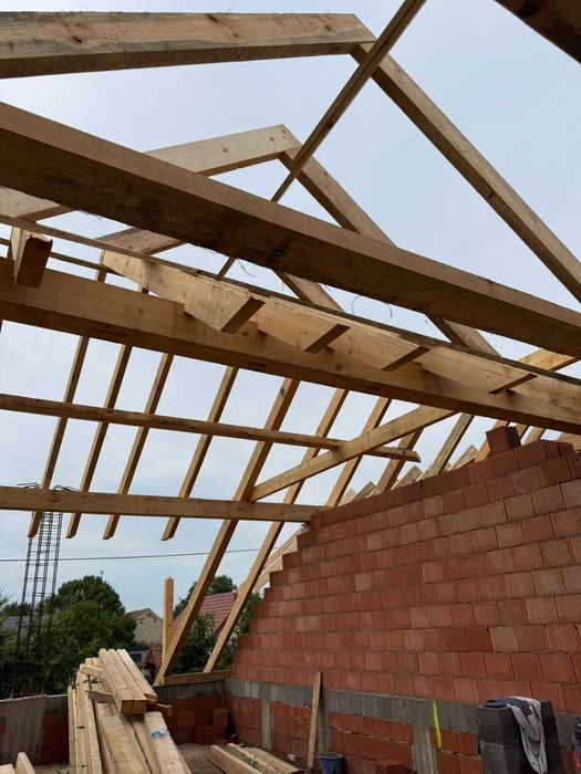 Więźba dachowa Drewno KVH C24 Prefabrykowana CNC Gotowa więźba dachowa