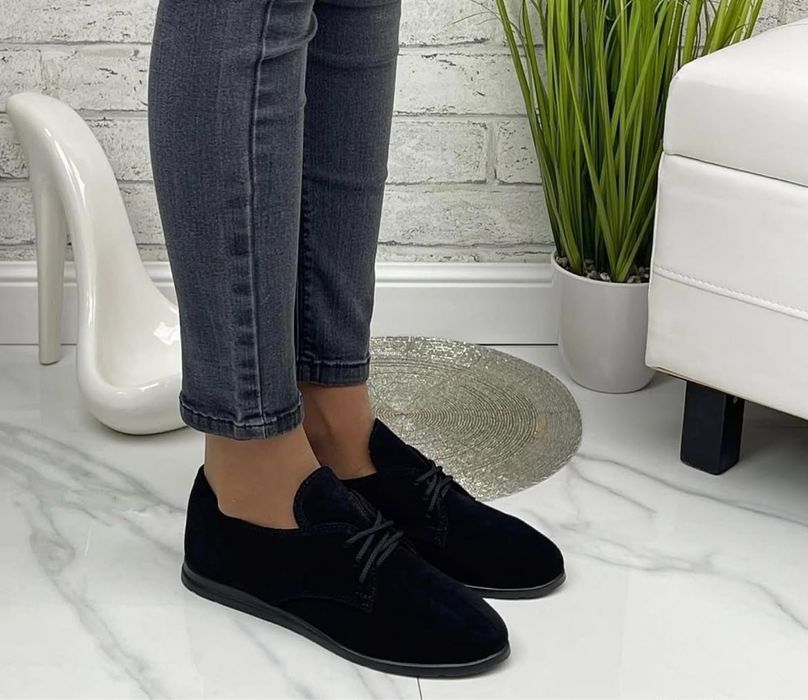 Жіночі туфлі оксфорди на низькій ході натуральна замша чорні