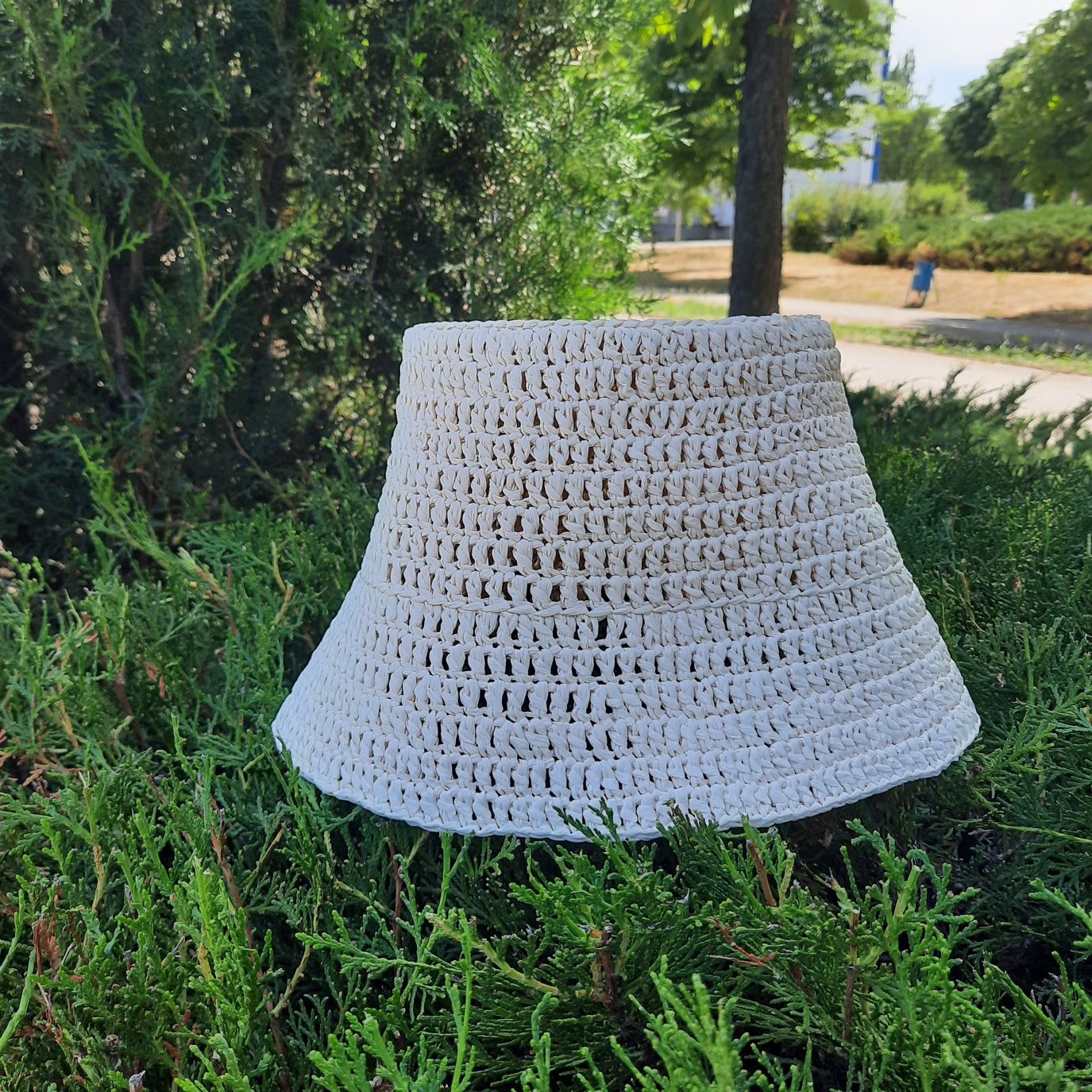 Летняя шляпка из рафии