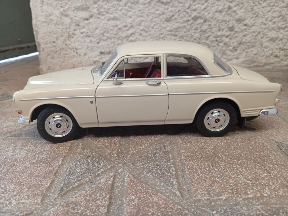 1/18 miniatura Volvo 121 Amazon
