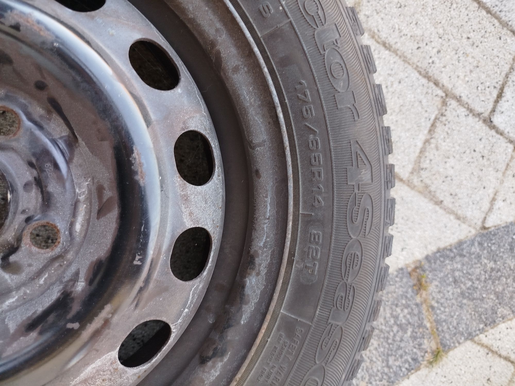 Opony plus felgi wielosezonowe