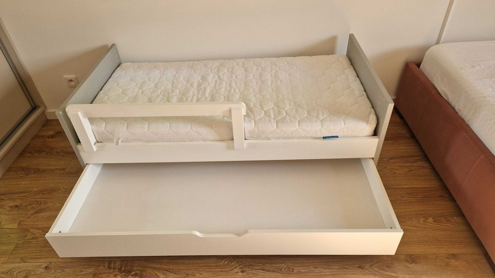 Sprzedam zestaw mebli Vox seria Simple (szafa, komoda, łózeczko)