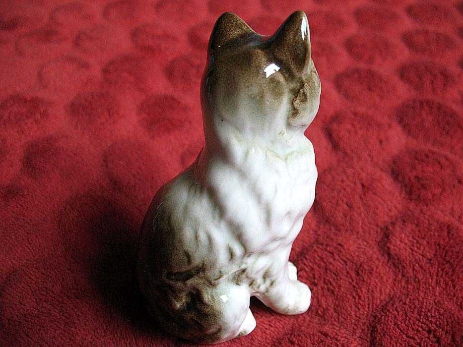 Kot - figurka - mały uroczy kotek - 9 x 5,5 x 5 cm Porcelana