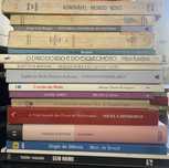 Varios livros manuseados