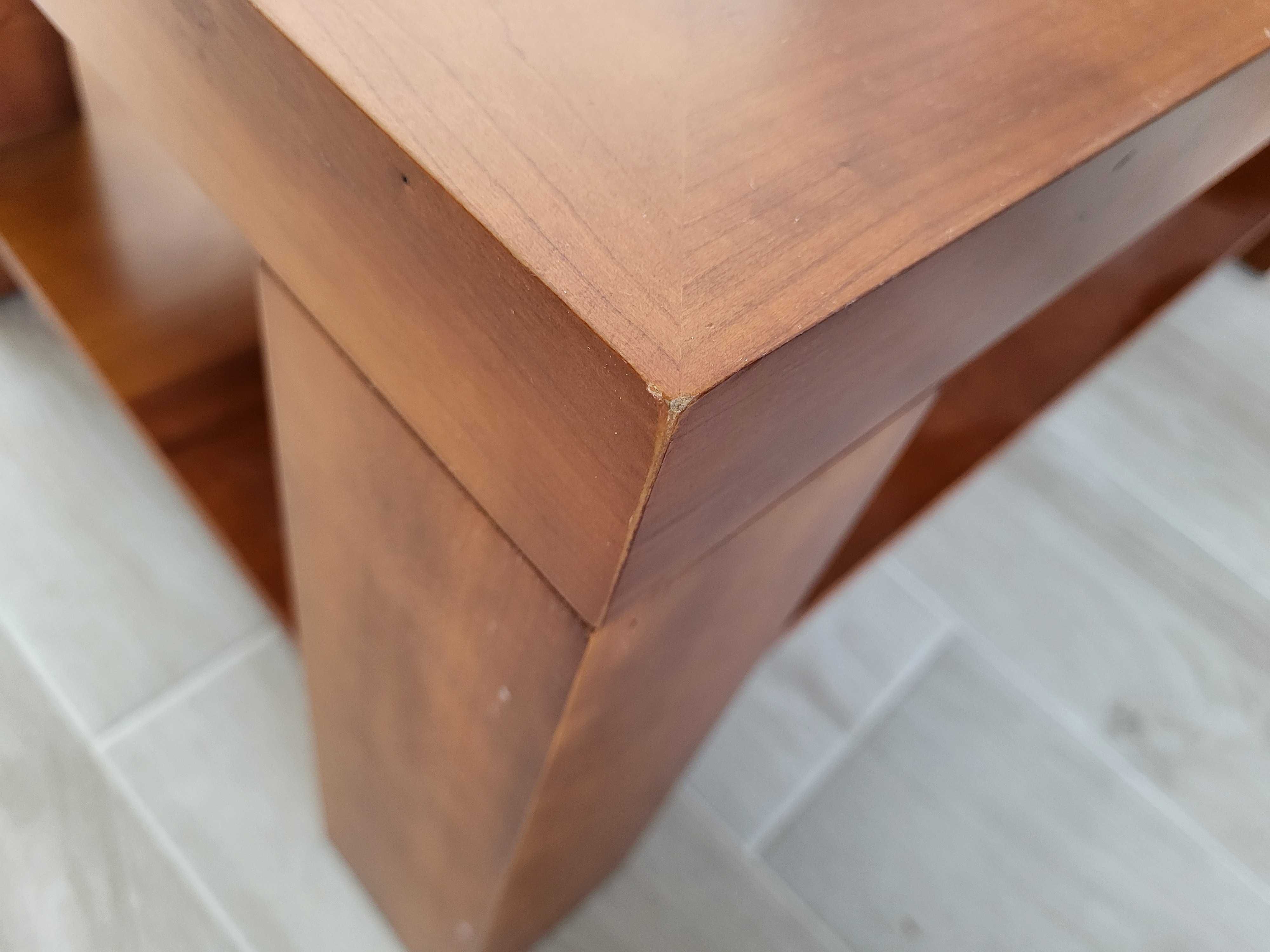 Mesa de Centro Folheada a Cerejeira e Tampo de Vidro