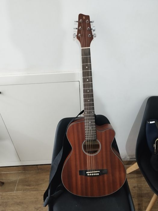 Guitarra eletro acústica stagg  com amplificador