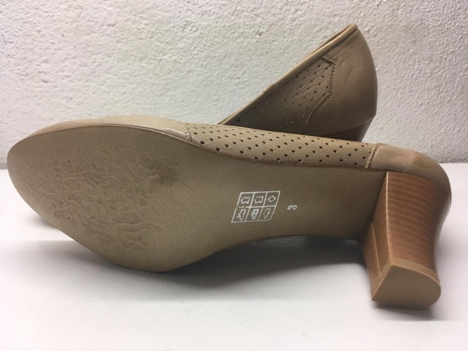 Sapatos Beges de Pele