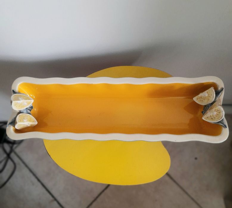Recipiente rectangular em cerâmica vintage  com aplicações