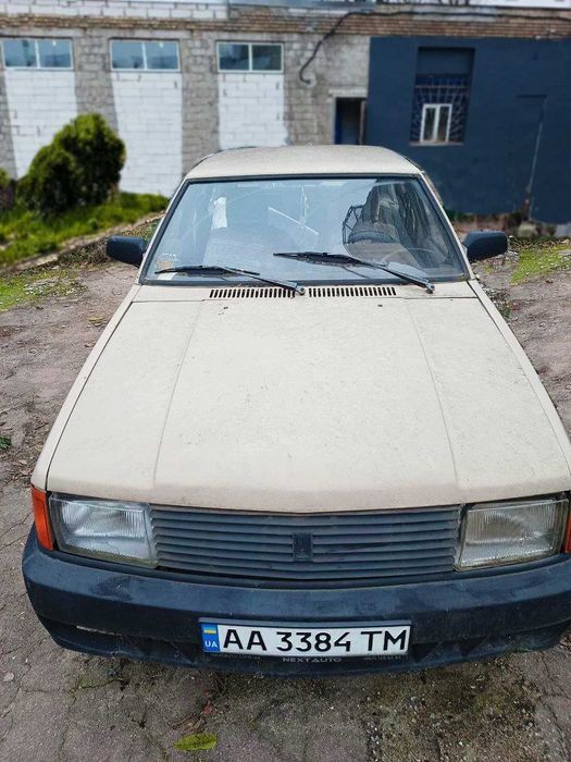 В продаже автомобиль Москвич 2141