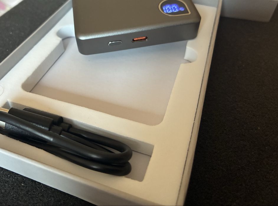 Повербанк Rocoren(магнітна зарядка)Type-c 10000