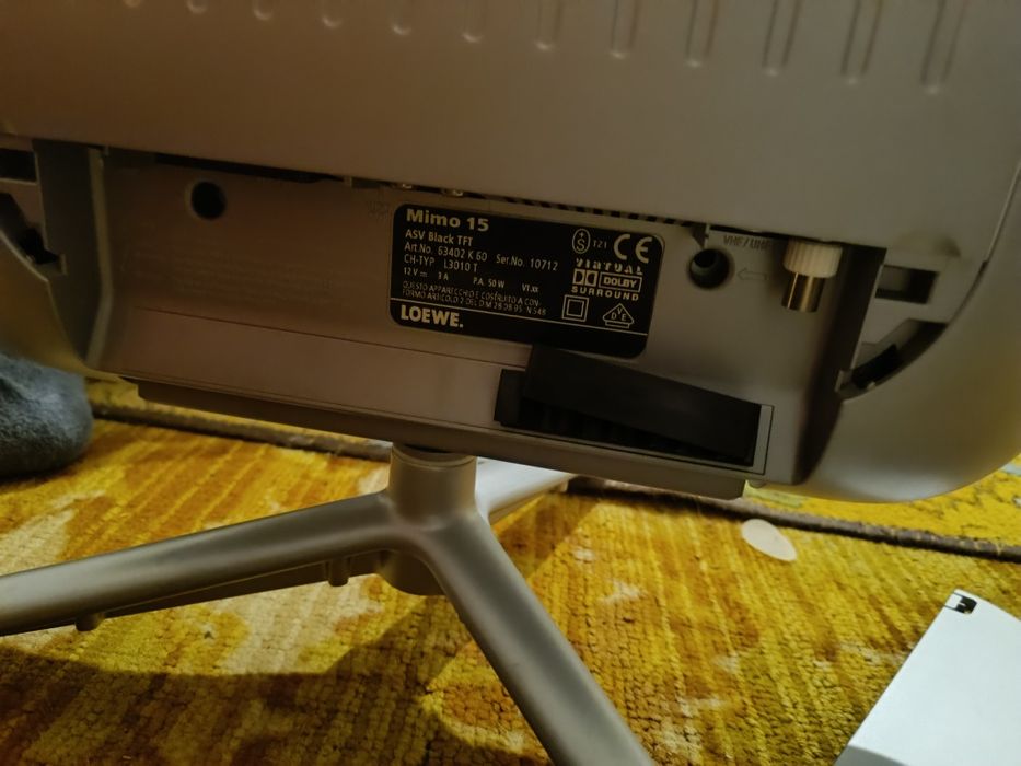 дизайнерський РК-телевізор Loewe Mimo 15.