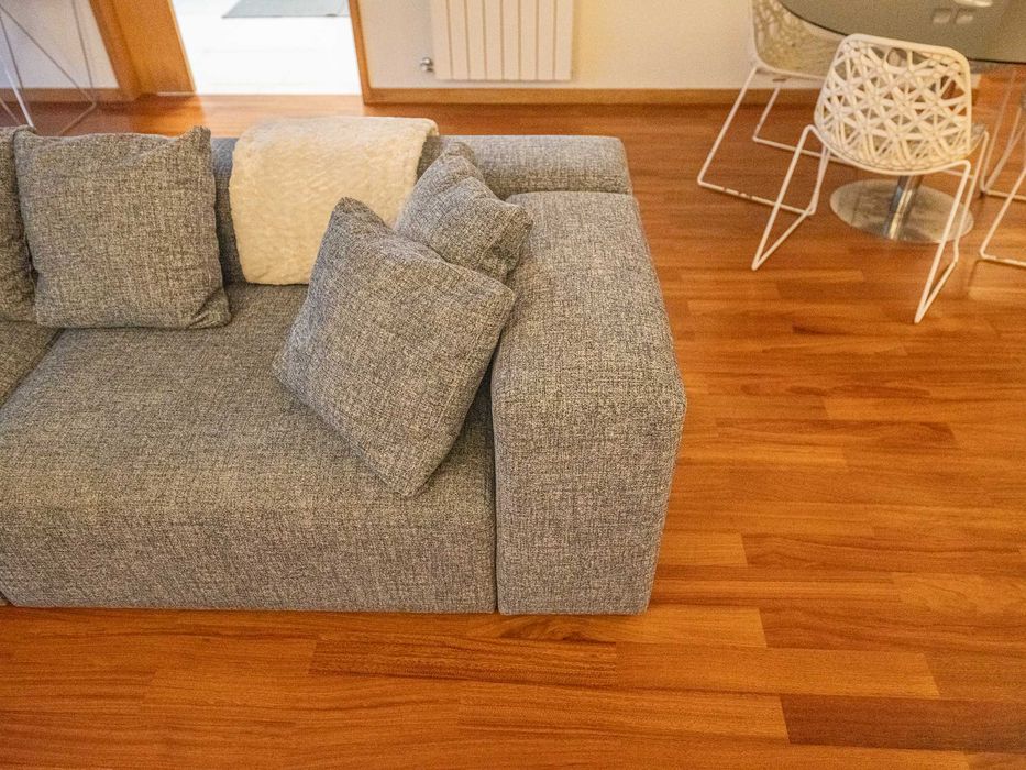 Sofá cinzento moderno e confortável – 4 lugares - 2,5m de largura