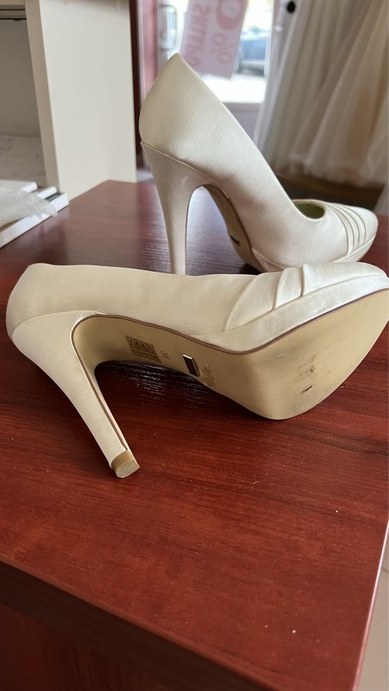 Buty ecru satyna do ślubu i nie tylko