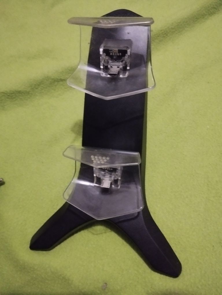 Carregador de 2 comandos ps4 a funcionar bem com carregador