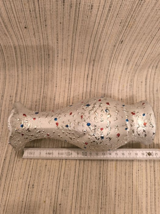 Uroczy wazonik w kropki