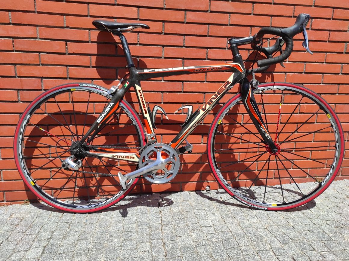 Bicicleta de estrada em carbono