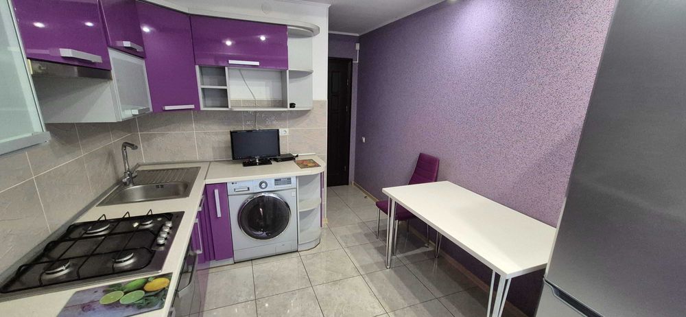 Продам 3-кімнатну квартиру в Шептицькому!