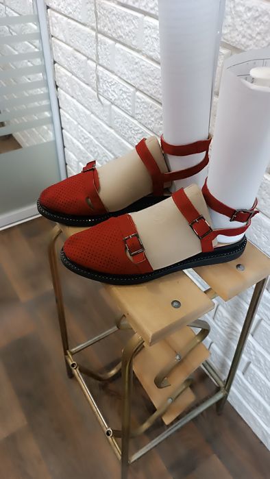 Продам босоножки