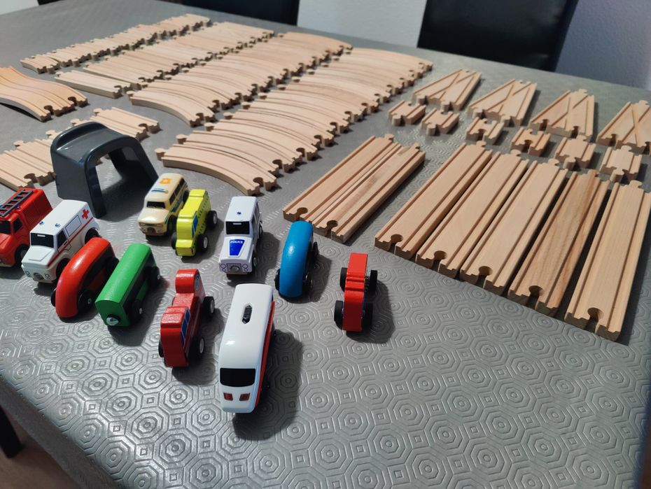 Pista de combóio de madeira IKEA