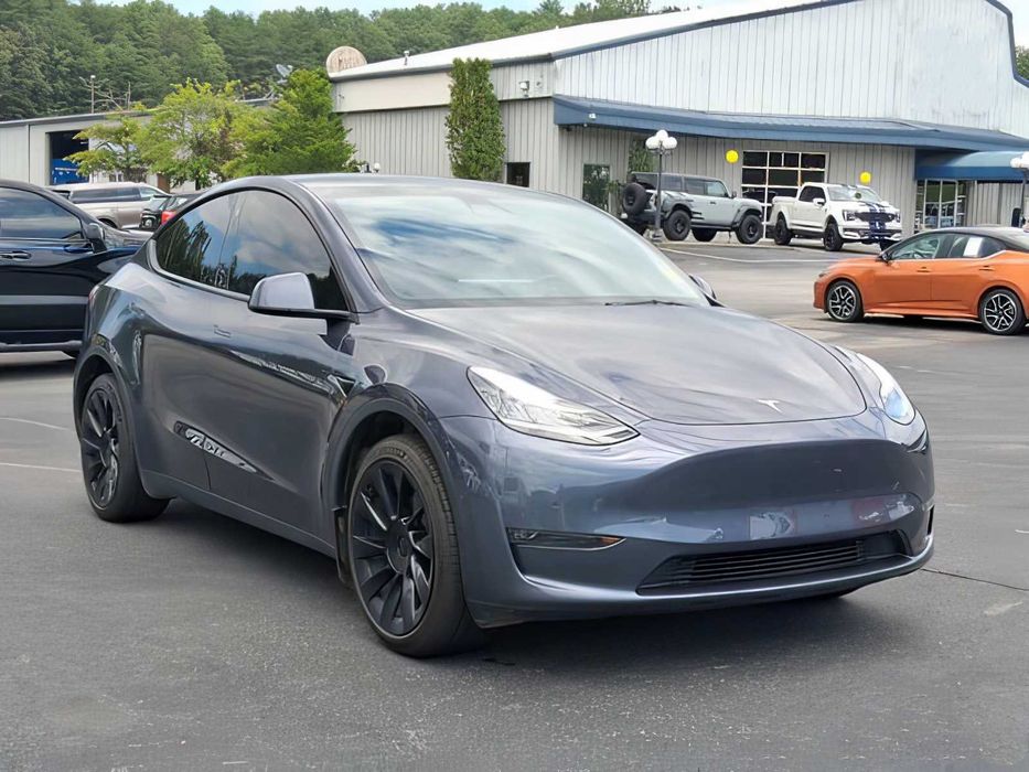Tesla Model Y      2022