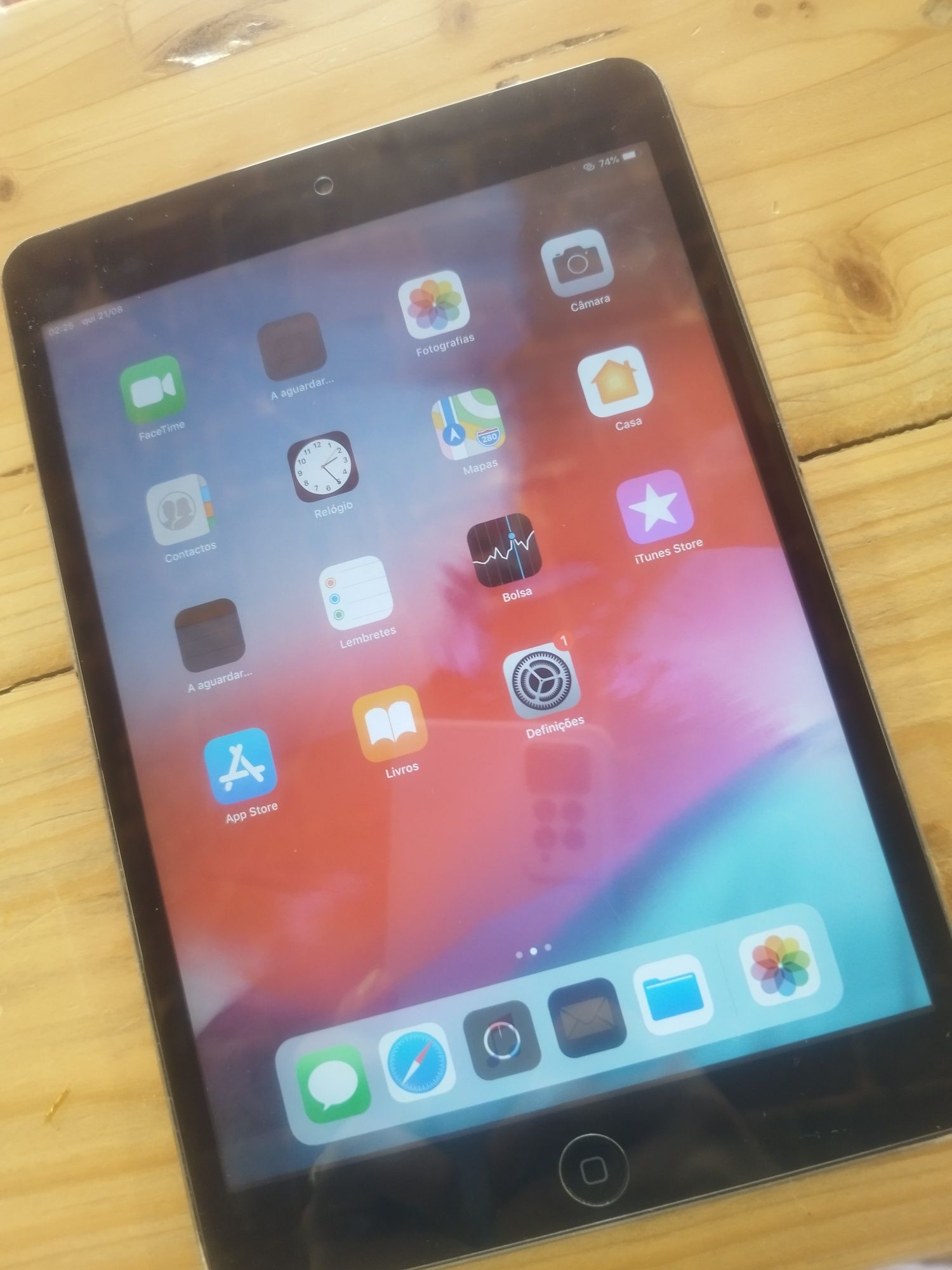 iPad mini 2 16GB em óptimo estado de conservação.