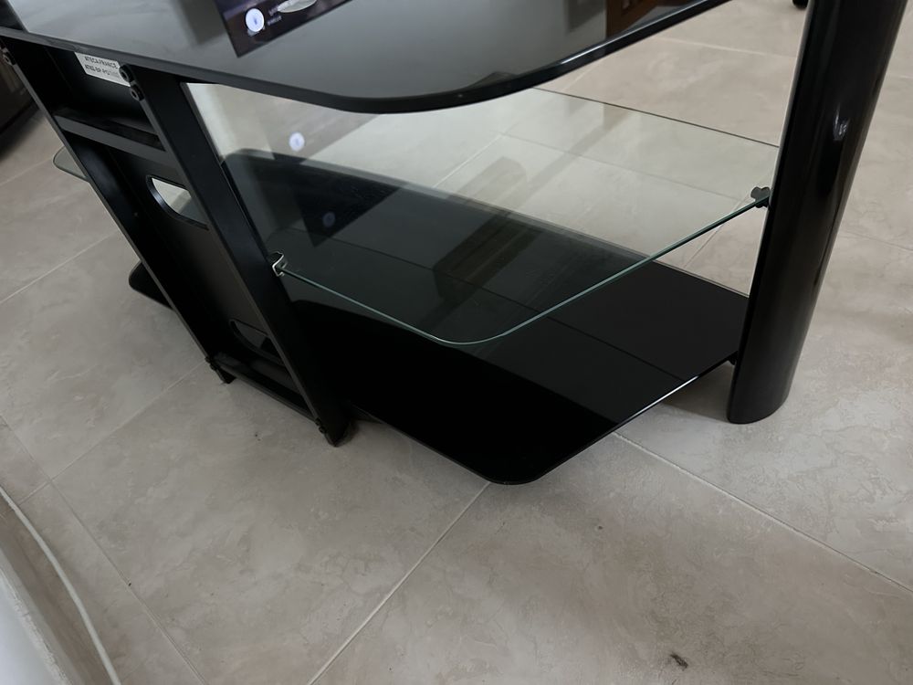 Mesa de TV em vidro preto