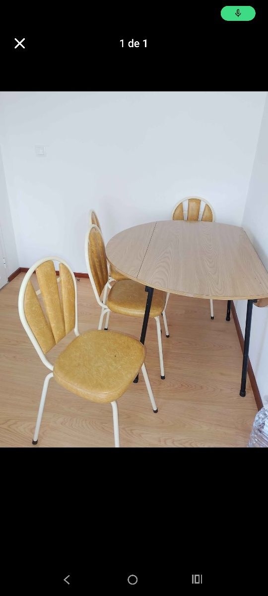 Mesa com 4 cadeiras