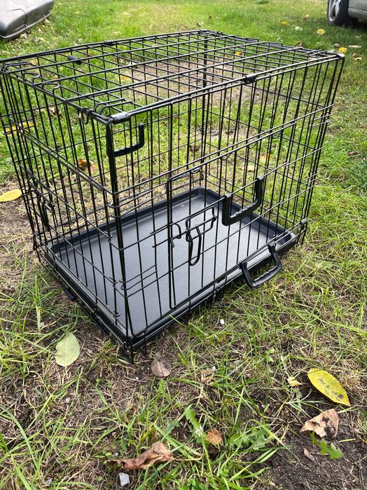 Czarna klatka dla psa