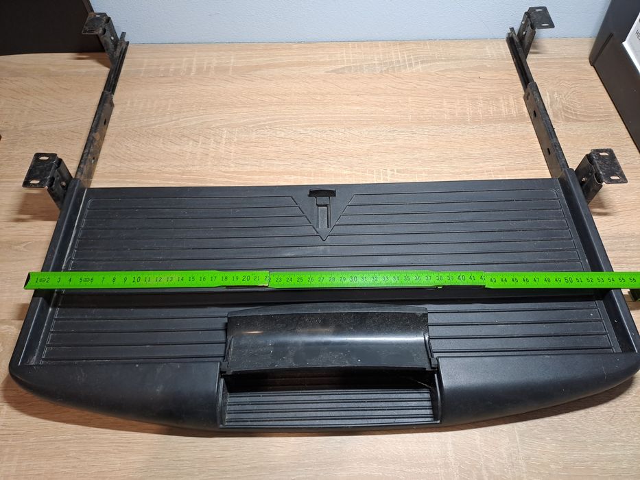 Półka wysuwana pod klawiaturę czarna