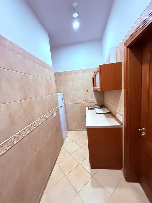 Оренда приміщення вул.Круглоуніверситетська 18/2 з меблями Фасад 105м2