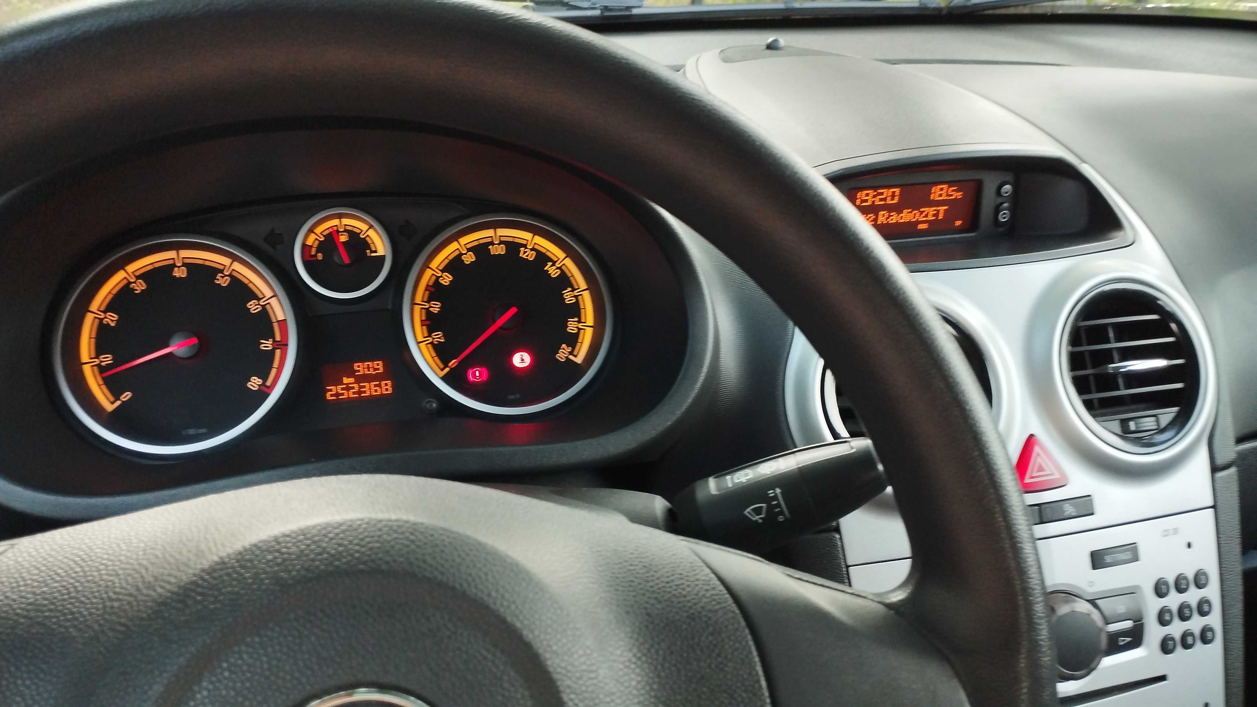 Opel Corsa D 1.2 polski salon, bezwypadkowy, zadbany