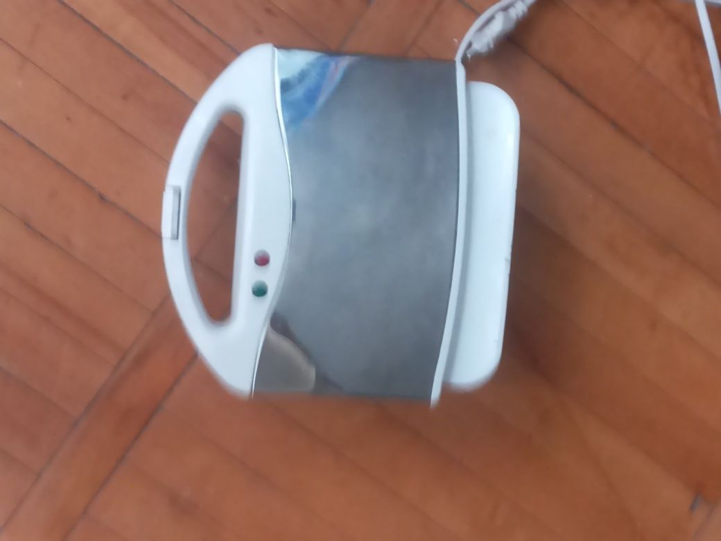 Продам вафельницю  срочно