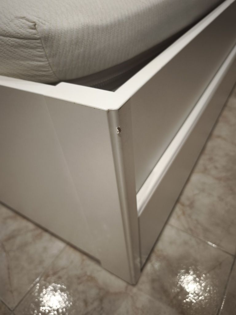 Cama Ikea casal 140/190 em bom estado com gavetas