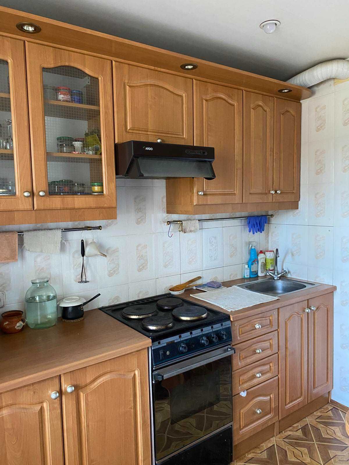 Продам двухкомнатную в районе Титова (Незалежності)