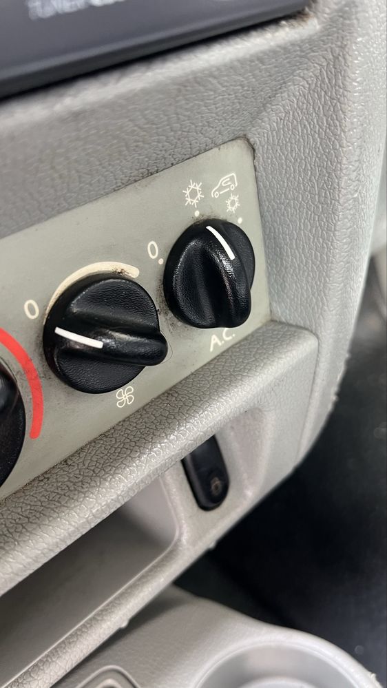 Renault kangoo 5 lugares  trato financiamento