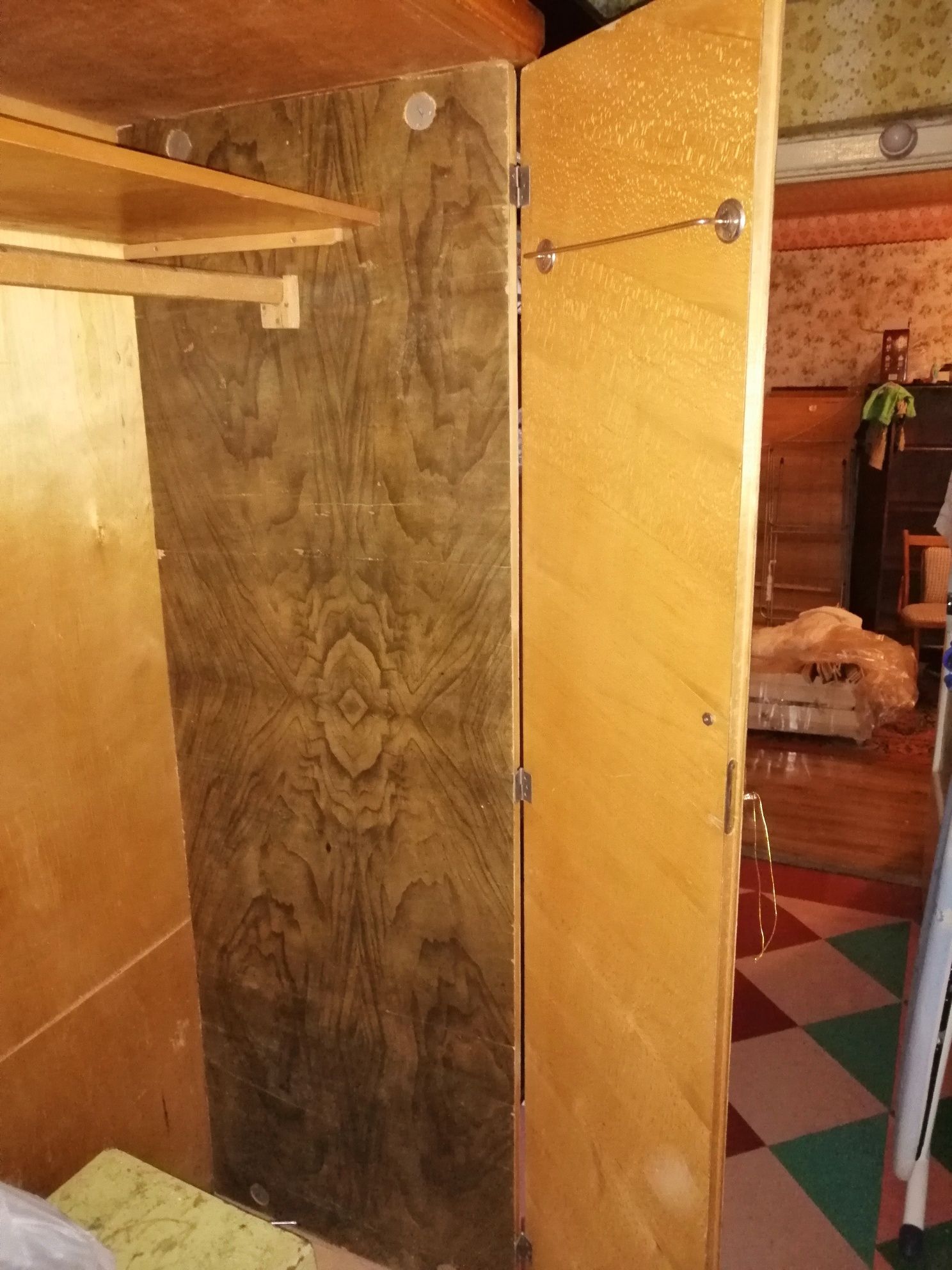 Срочно деревянный шкаф СССР старинный винтажный