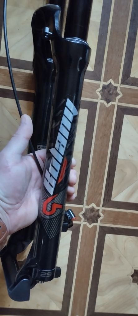 Продам переднию вилку на 29" колесо