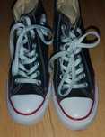 Czarne converse na podbiciu