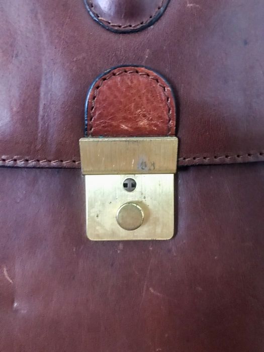 Pasta em pele genuína